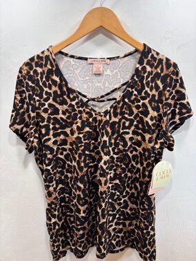 Coco & Shay Soft Leopard V-Neck Criss Cross Relaxed Fit Short Sleeve Top Plus 2X